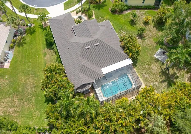 4th image of 122 Clear Lake Dr, Englewood, FL 34223 | MLS# N6144405