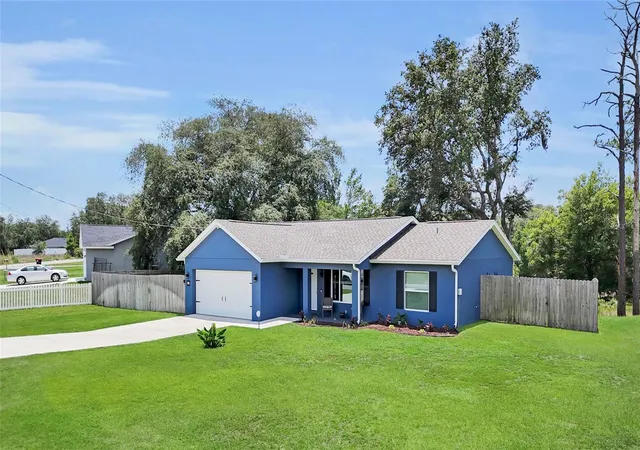 3rd image of 20 Malauka Cir, Ocklawaha, FL 32179 | MLS# G5112578