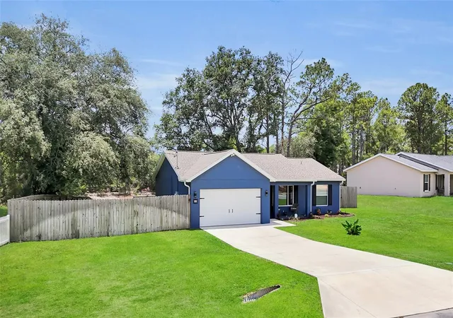 4th image of 20 Malauka Cir, Ocklawaha, FL 32179 | MLS# G5112578