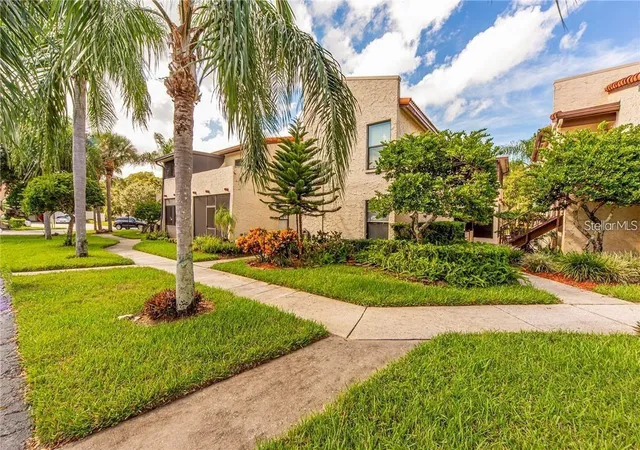 2nd image of 2571 Cyprus Dr, PALM HARBOR, FL 34684