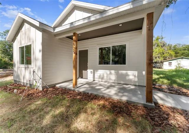 1st image of 925 Ne 17th Dr, Gainesville, FL 32641 | MLS# GC540457