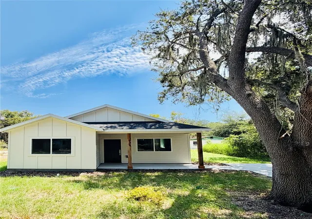 1st image of 925 Ne 17th Dr, Gainesville, FL 32641 | MLS# GC540457