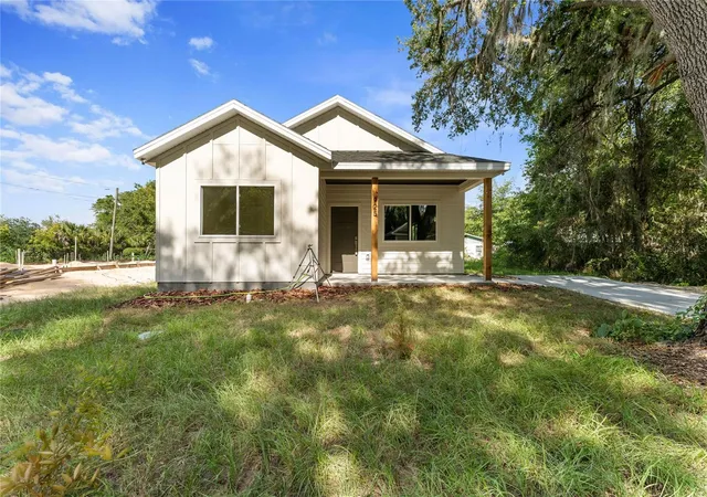 3rd image of 925 Ne 17Th Dr, Gainesville, FL 32641 | MLS# GC540457