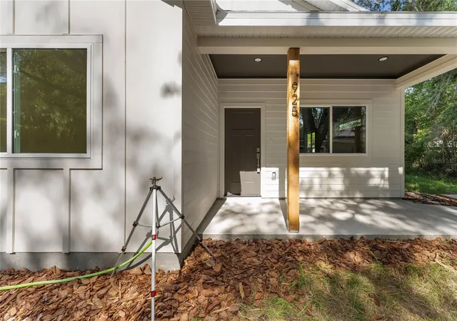 4th image of 925 Ne 17Th Dr, Gainesville, FL 32641 | MLS# GC540457