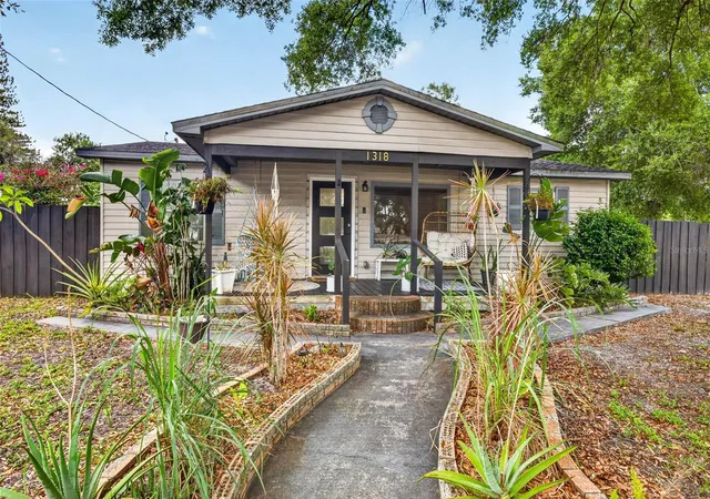 Photo 1 of Single family home for sale at 1318 W Rambla St, Tampa, FL 33612 | MLS# TB8510484 | Listing updated on 2026-10-03