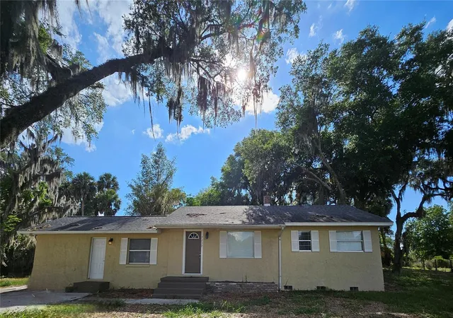 Photo 1 of Single family home for sale at 7237 Hillcrest St, Leesburg, FL 34748 | MLS# S5150275 | Listing updated on 2026-08-21