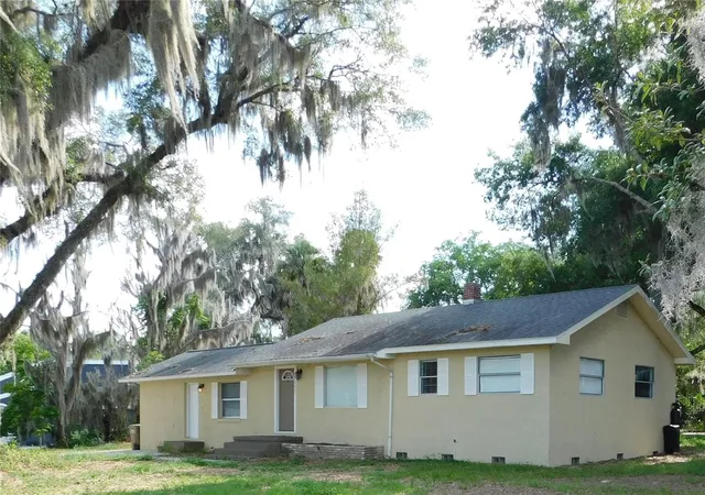 Photo 2 of Single family home for sale at 7237 Hillcrest St, Leesburg, FL 34748 | MLS# S5150275 | Listing updated on 2026-08-21