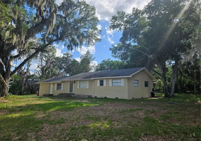 Photo 3 of Single family home for sale at 7237 Hillcrest St, Leesburg, FL 34748 | MLS# S5150275 | Listing updated on 2026-08-21