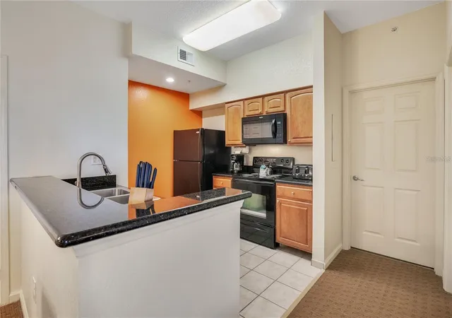 Photo 3 of Condo for sale at 8101 Resort Village Dr #3905, Orlando, FL 32821 | MLS# O6409353 | Listing updated on 2026-08-14