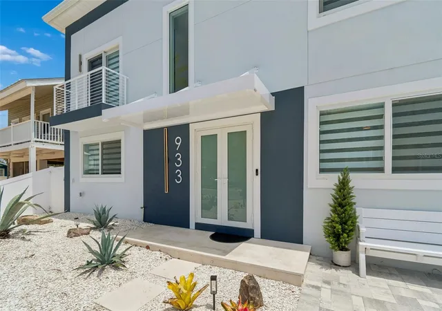3rd image of 933 Eldorado Ave, Clearwater Beach, FL 33767 | MLS# TB8510502