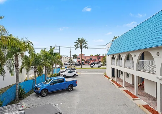 Homes for sale in St Petersburg, FL | 17035 Gulf Boulevard, St Petersburg, FL 33708 | Houzeo