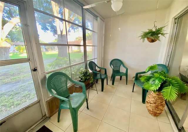 Listing Photo 5 - Condo for sale in building located at 3157 Mission Grv Dr, PALM HARBOR, FL 34684