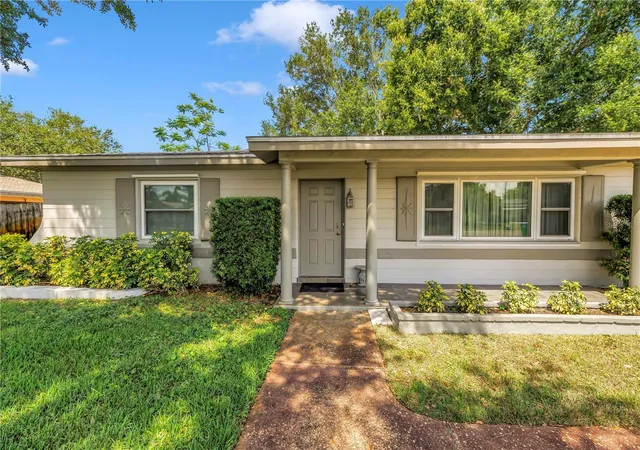 Homes for sale in Kenneth City, FL | 4334 61st Ln N, Kenneth City, FL 33709 | MLS# TB8510544