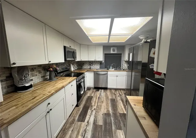 4th image of 220 Ne 11Th St, Crystal River, FL 34428 | MLS# TB8510547