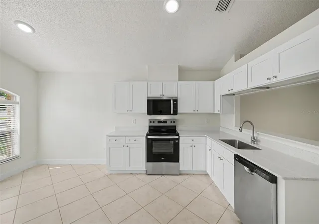 Photo 3 of Single family home for sale at 4533 Bridgeton Ln, Orlando, FL 32817 | MLS# O6409395 | Listing updated on 2026-09-12