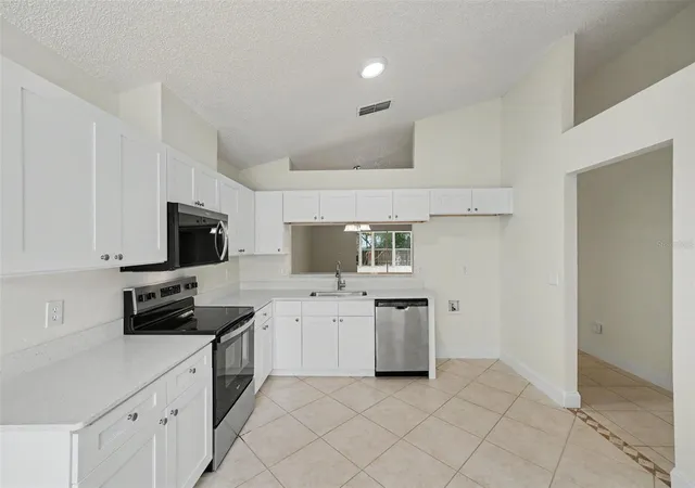 Photo 4 of Single family home for sale at 4533 Bridgeton Ln, Orlando, FL 32817 | MLS# O6409395 | Listing updated on 2026-09-12
