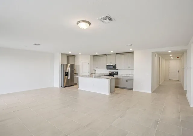 2nd image of 823 Sunshower Dr, Lady Lake, FL 32159 | MLS# TB8510554