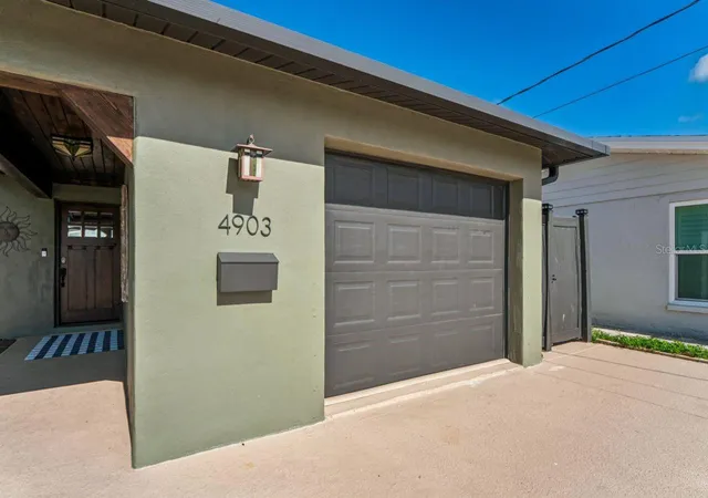 3rd image of 4903 Blue Heron Dr, New Port Richey, FL 34652 | MLS# W7885929