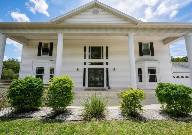 Photo 4 of Single family home for sale at 11046 Lakeview Dr, New Port Richey, FL 34654 | MLS# W7885932 | Listing updated on 2026-08-21