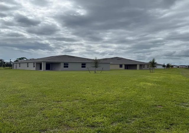 Photo 4 of Single family home for sale at 876 Britton Loop, St Cloud, FL 34771 | MLS# O6409461 | Listing updated on 2026-10-07