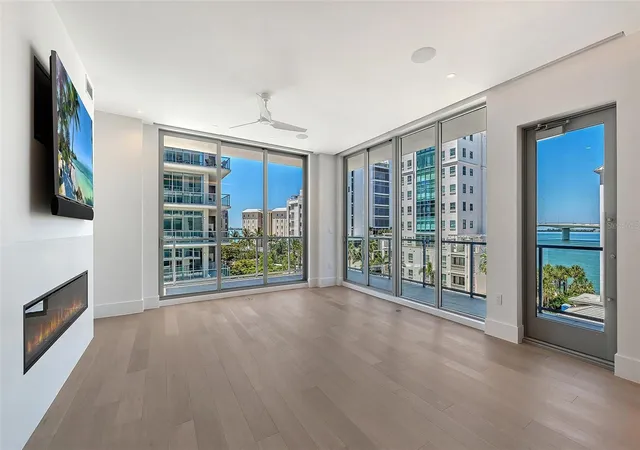 Listing Photo 5 - Condo for sale in building located at 253 Golden Gate Pt, SARASOTA, FL 34236 - Unit #401
