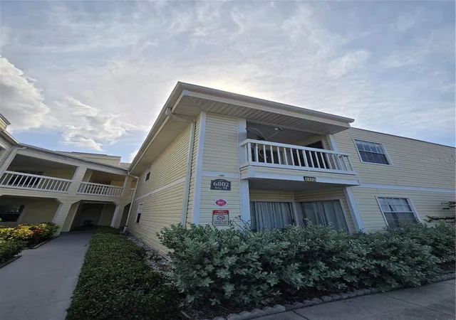 Photo 2 of Condo for sale at 6802 Stones Throw Cir N #14206, St Petersburg, FL 33710 | MLS# TB8510637 | Listing updated on 2026-09-23