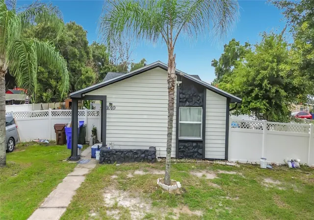 Photo 1 of Single family home for sale at 1010 Van Lieu St, Kissimmee, FL 34744 | MLS# O6409485 | Listing updated on 2026-08-25