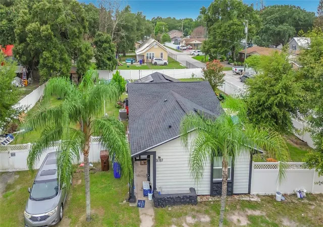 Photo 2 of Single family home for sale at 1010 Van Lieu St, Kissimmee, FL 34744 | MLS# O6409485 | Listing updated on 2026-08-25