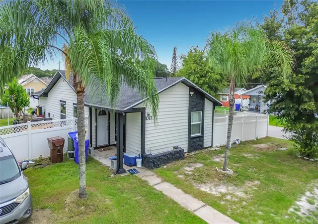 Photo 3 of Single family home for sale at 1010 Van Lieu St, Kissimmee, FL 34744 | MLS# O6409485 | Listing updated on 2026-08-25