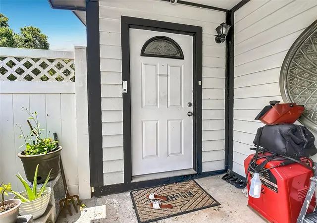 Photo 4 of Single family home for sale at 1010 Van Lieu St, Kissimmee, FL 34744 | MLS# O6409485 | Listing updated on 2026-08-25