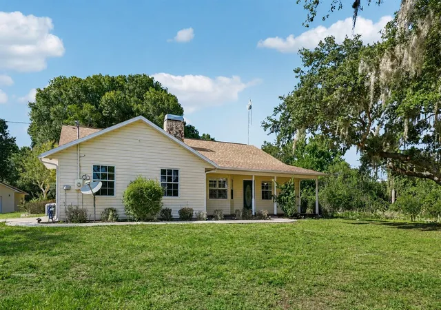Photo 2 of Single family home for sale at 204 Jefferson Dr, Lake Placid, FL 33852 | MLS# L4962044 | Listing updated on 2026-09-26