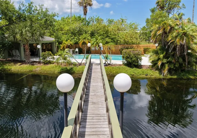 Homes for sale in Sarasota, FL | 5015 Barrington Cir #201, Sarasota, FL 34234 | MLS# A4694338