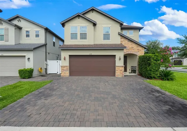Photo 3 of Single family home for sale at 2948 Crest Dr, Kissimmee, FL 34744 | MLS# O6409508 | Listing updated on 2026-08-27