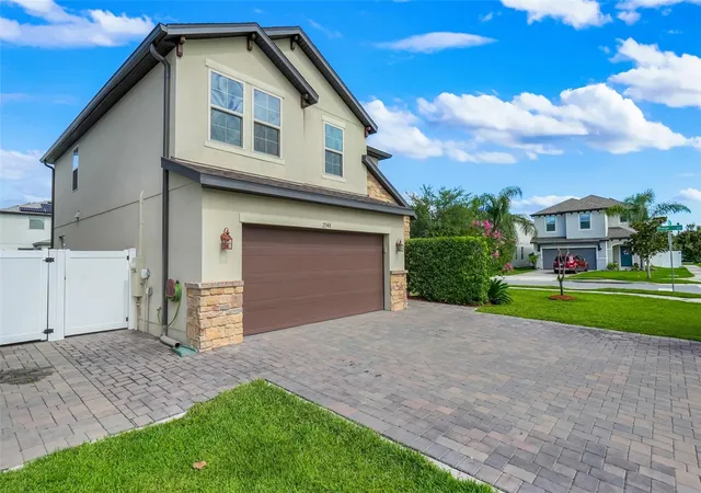 Photo 3 of Single family home for sale at 2948 Crest Dr, Kissimmee, FL 34744 | MLS# O6409508 | Listing updated on 2026-08-27