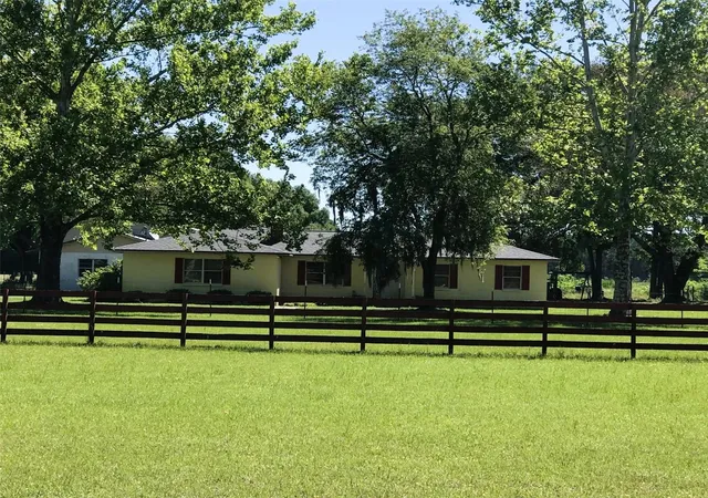 Homes for sale in Bell, FL | 10 Sw 50Th Ave, Bell, FL 32619 | MLS# GC540477