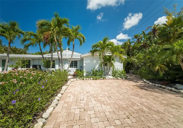 Photo 4 of Single family home for sale at 324 64th Street, Holmes Beach, FL 34217 | MLS# A4694348 | Listing updated on 2026-09-23