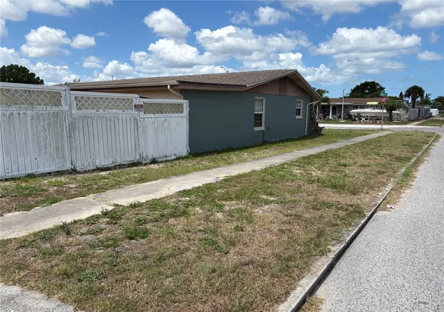 Homes for sale in New Port Richey, FL | 4934 Daphne St, New Port Richey, FL 34652 | MLS# W7885942