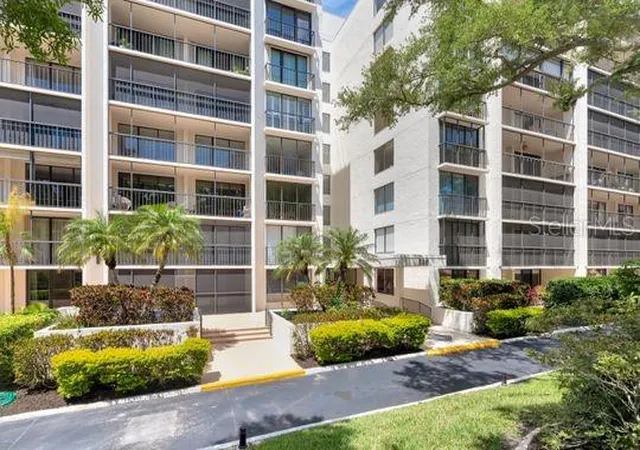 3rd image of 220 Belleview Blvd #203, Belleair, FL 33756 | MLS# TB8510713
