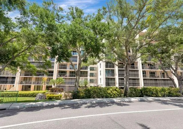 2nd image of 220 Belleview Blvd, BELLEAIR, FL 33756