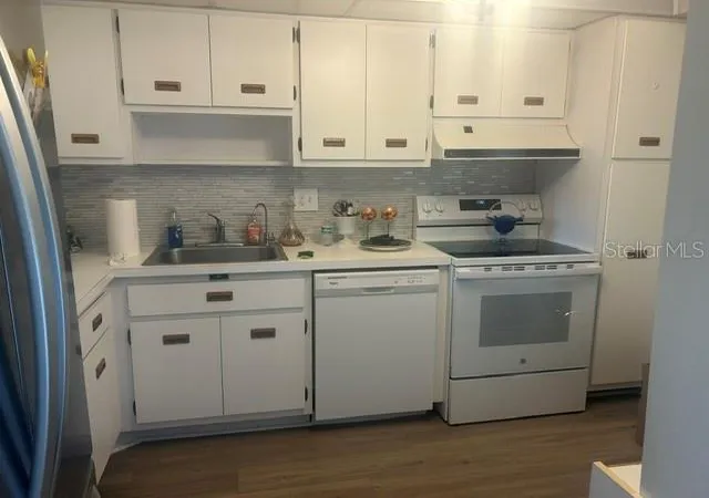 Photo 2 of Condo for sale at 7461 W Country Clb Dr N #402, Sarasota, FL 34243 | MLS# A4694358 | Listing updated on 2026-08-05