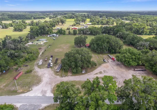 4th image of 1751 E Hwy 329, Citra, FL 32113 | MLS# G5112640