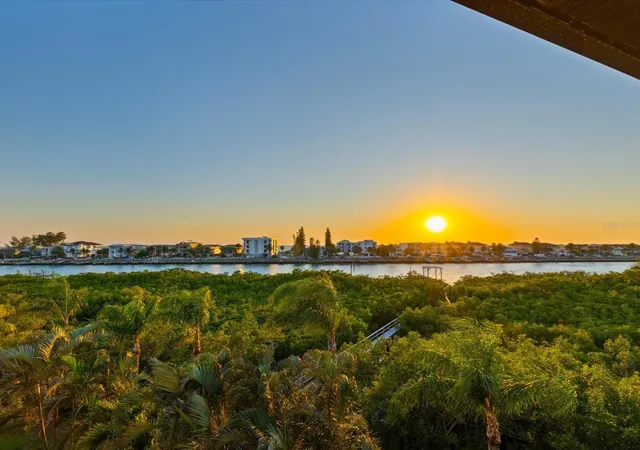 3rd image of 15041 Hardage St, Largo, FL 33774 | MLS# TB8510766