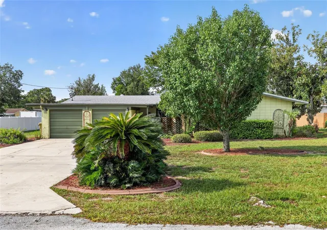Homes for sale in Fruitland Park, FL | 5216 Sydney Rd, Fruitland Park, FL 34731 | MLS# G5112641