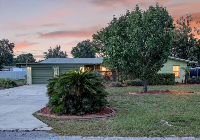 1st image of 5216 Sydney Rd, Fruitland Park, FL 34731 | MLS# G5112641