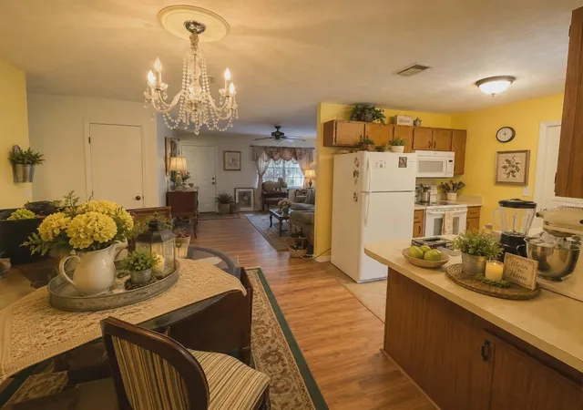 2nd image of 1018 Ne 20th St, Ocala, FL 34470 | MLS# OM725100