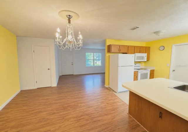 3rd image of 1018 Ne 20Th St, Ocala, FL 34470 | MLS# OM725100