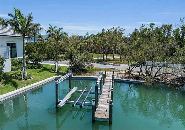 Photo 5 of Land for sale at 0 Roberts Point Rd, Sarasota, FL 34242 | MLS# A4694385 | Listing updated on 2026-08-10