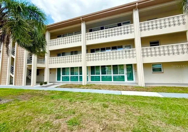 3rd image of 4455 Duhme Rd #103, Saint Petersburg, FL 33708 | MLS# TB8510810