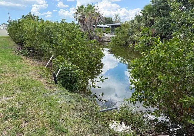 4th image of 4455 Duhme Rd #103, Saint Petersburg, FL 33708 | MLS# TB8510810