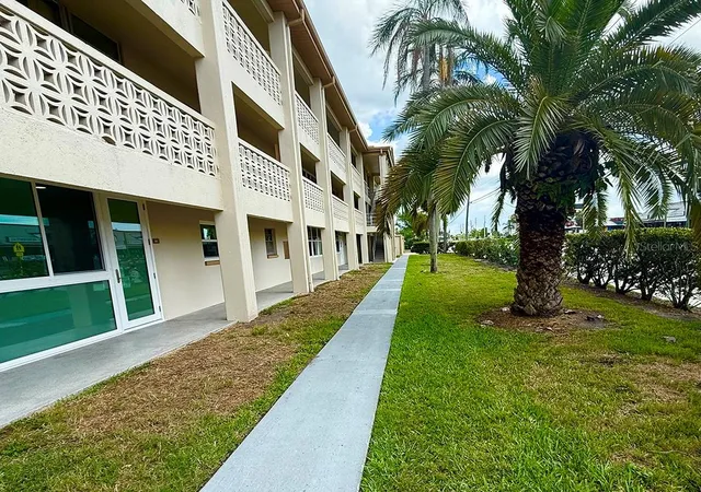 5th image of 4455 Duhme Rd #103, Saint Petersburg, FL 33708 | MLS# TB8510810